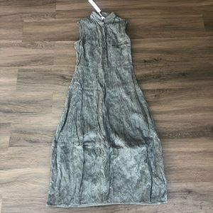 Tarais Grey Sleeveless Button Up Dress NWT